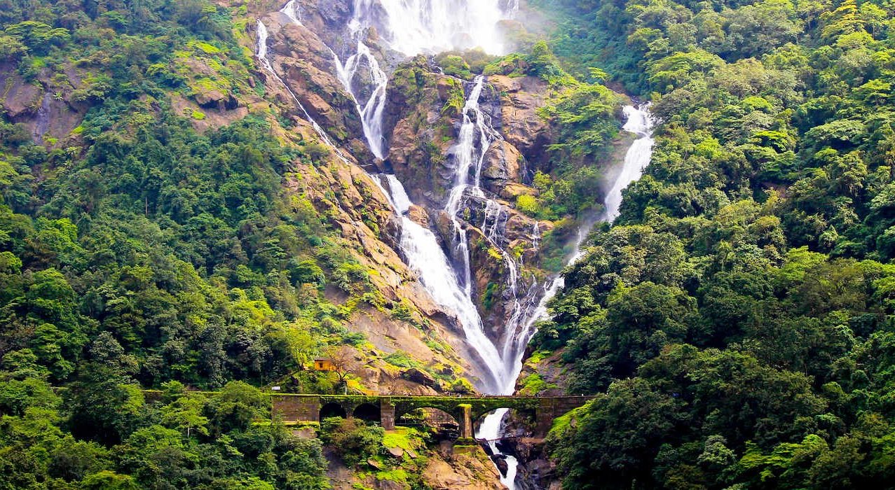 dudhsagar waterfall trek from castle rock